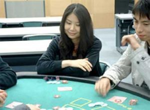 Japanese lawmakers debate over poker